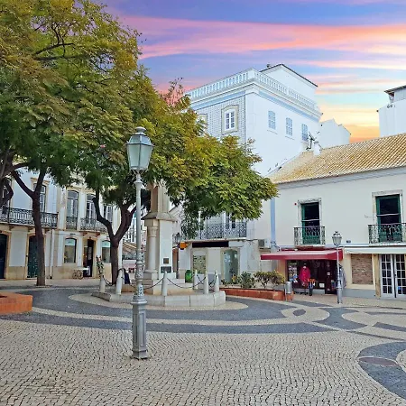 B18 - Village Street