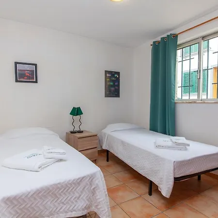 Apartment B18 - Village Street *